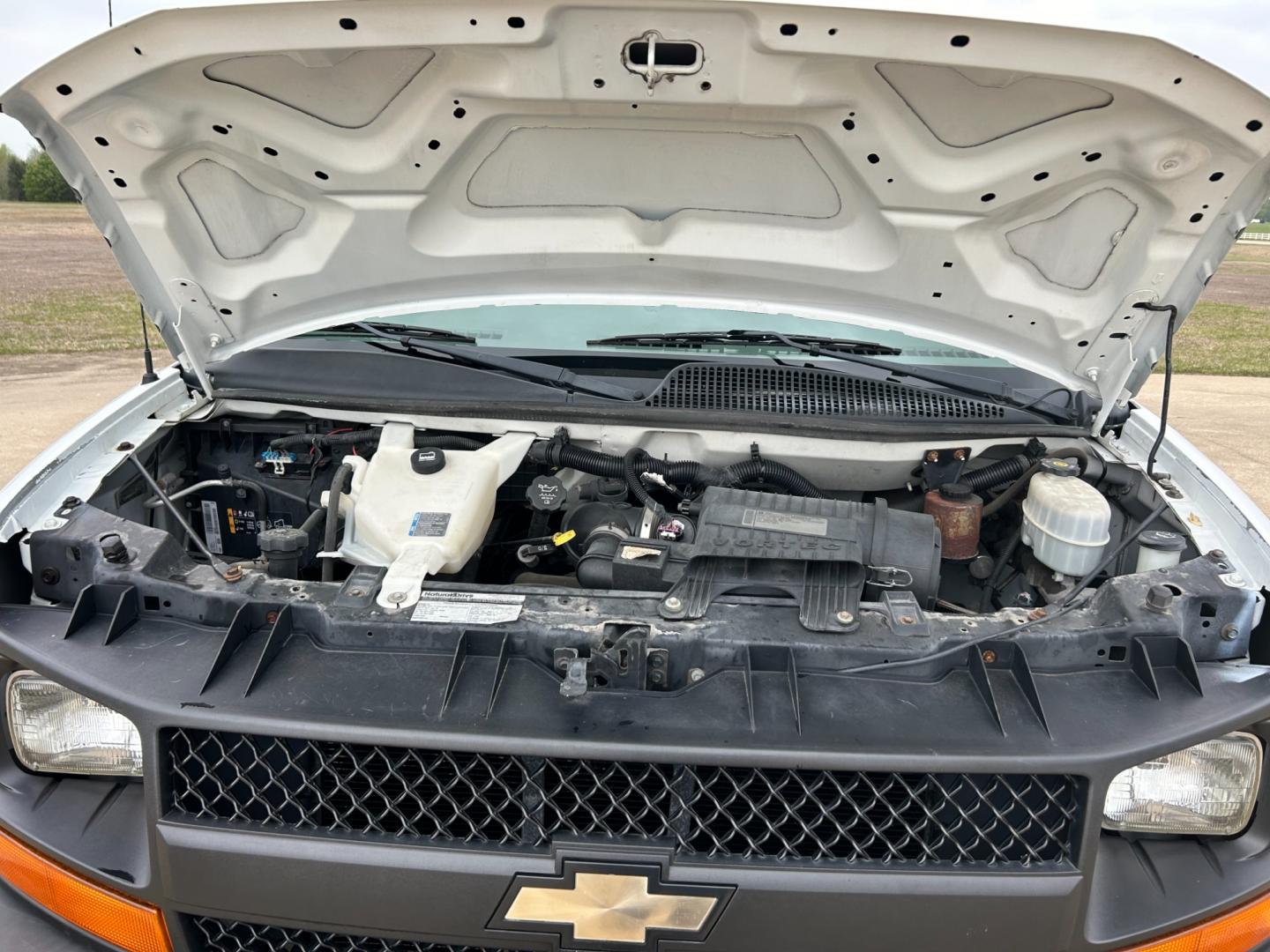 2011 White /Gray Chevrolet Express 2500 Cargo (1GCWGFCB9B1) with an 6.0L V8 DOHC 16V engine, 4-Speed Automatic transmission, located at 17760 Hwy 62, Morris, OK, 74445, (918) 733-4887, 35.609104, -95.877060 - Photo#19